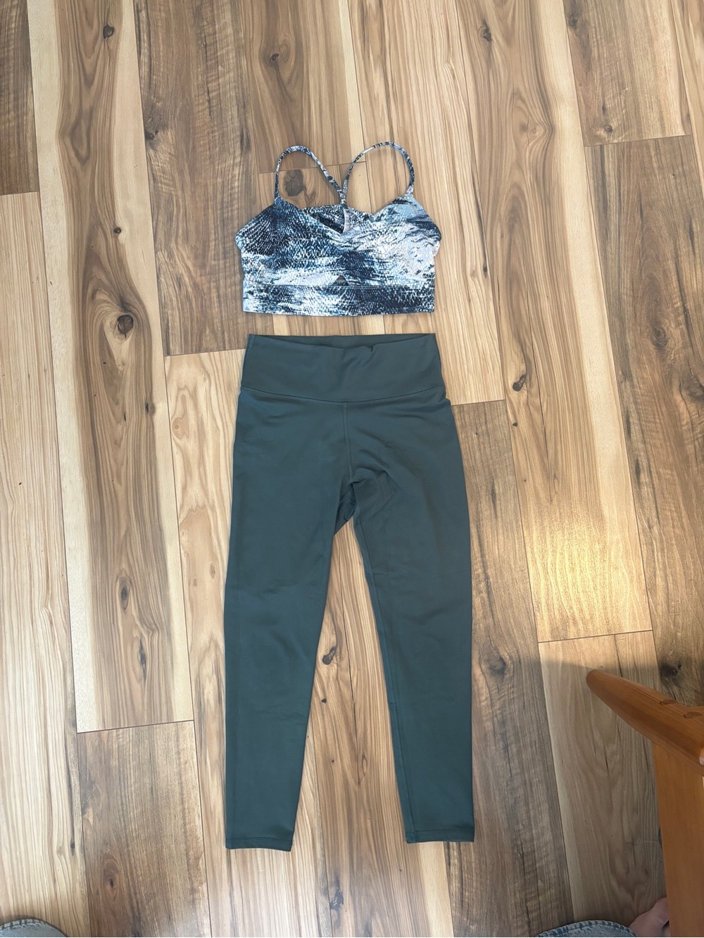 Fabletics Workout Activewear Yoga Set High-Waist Leggings and Sports Bra Size Sm